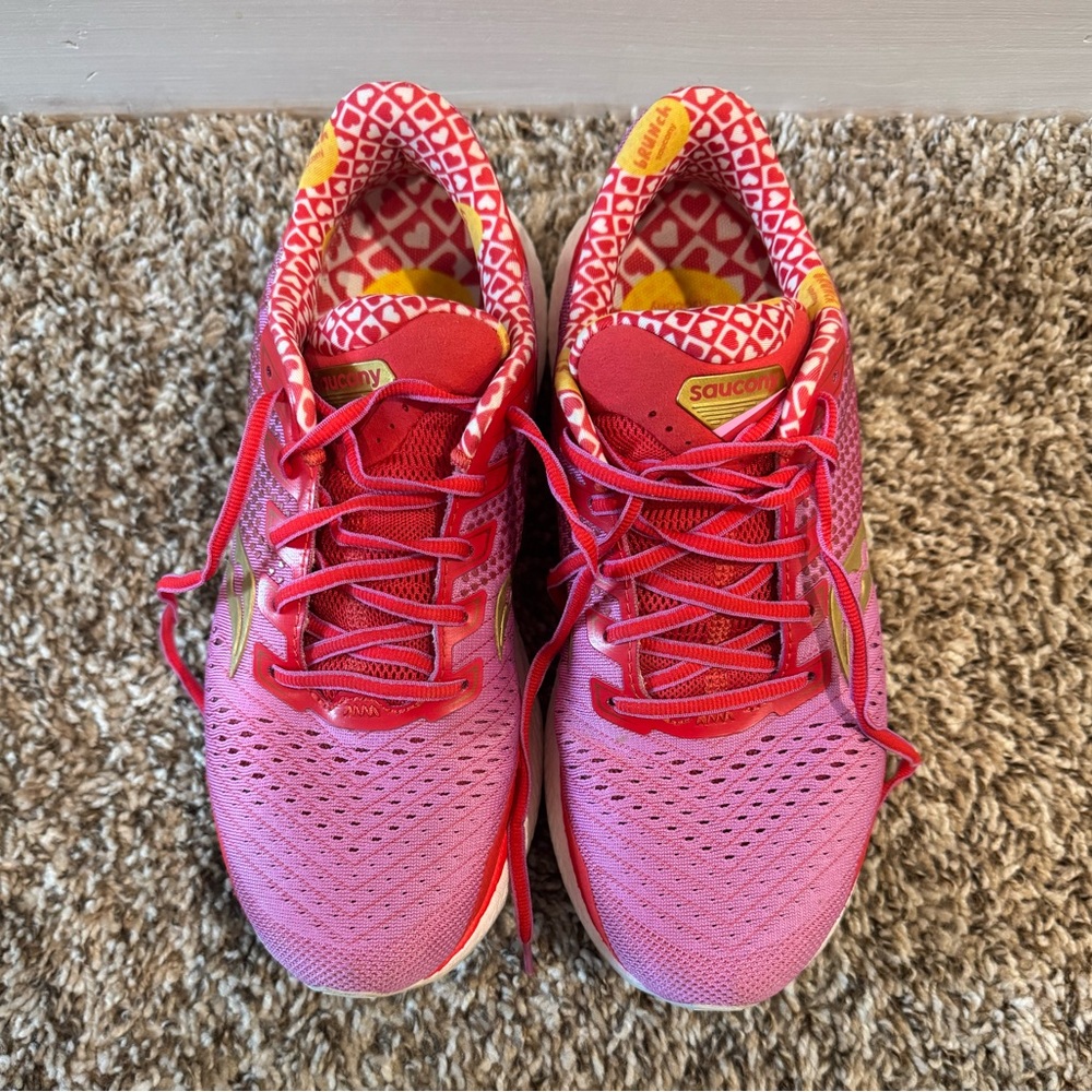Saucony Women’s Triumph 18 Valentine’s / Galantine’s Day 🩷❤️
